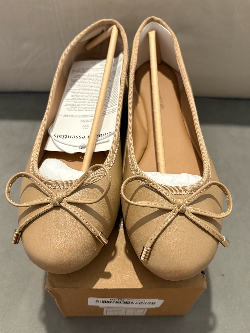 Amazon Essentials Classic Women's Ballet Flats in Beige - US Size 8